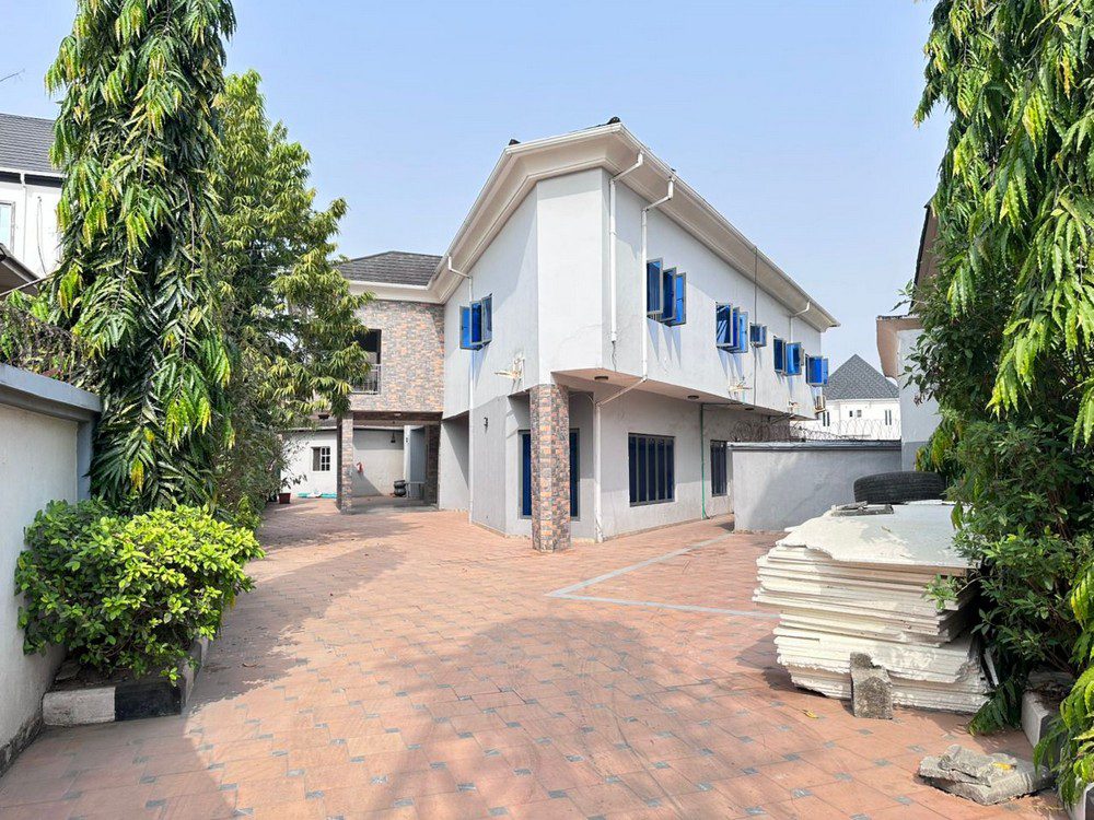 5-bedroom detached house with 2-room BQ in Ikota Villa Estate Lagos