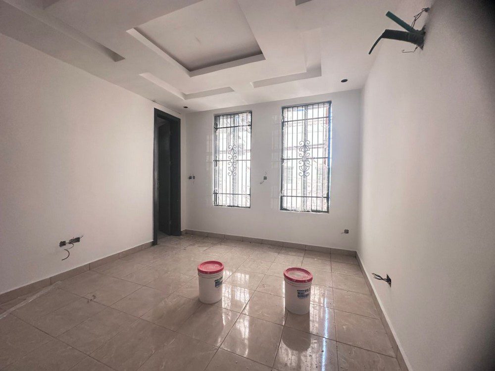 5-bedroom semi-detached house with BQ in Lakeview Park Ajah Lagos