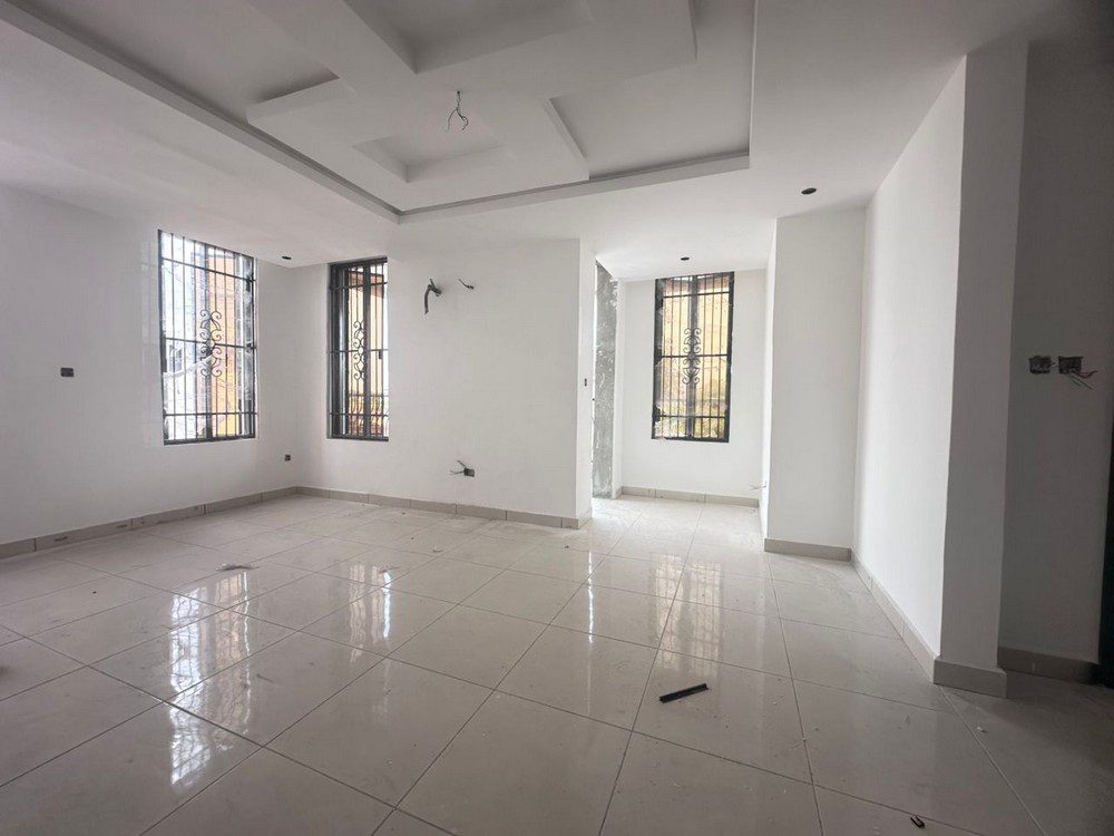 5-bedroom semi-detached house with BQ in Lakeview Park Ajah Lagos