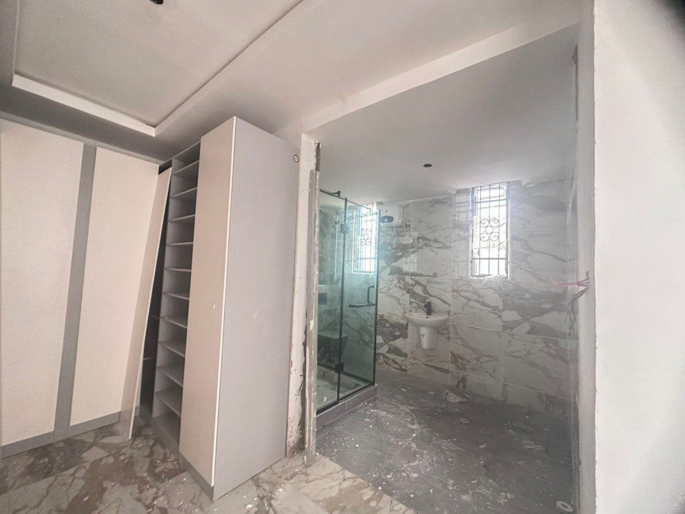 5-bedroom semi-detached house with BQ in Lakeview Park Ajah Lagos