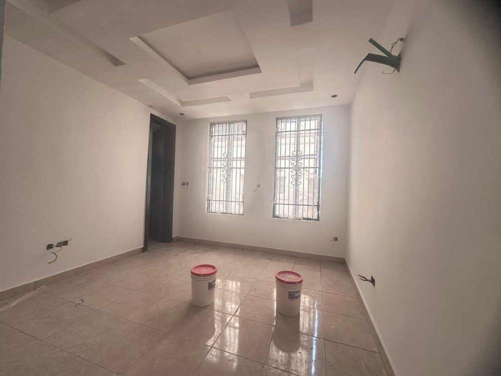5-bedroom semi-detached house with BQ in Lakeview Park Ajah Lagos