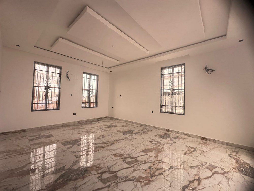 5-bedroom semi-detached house with BQ in Lakeview Park Ajah Lagos