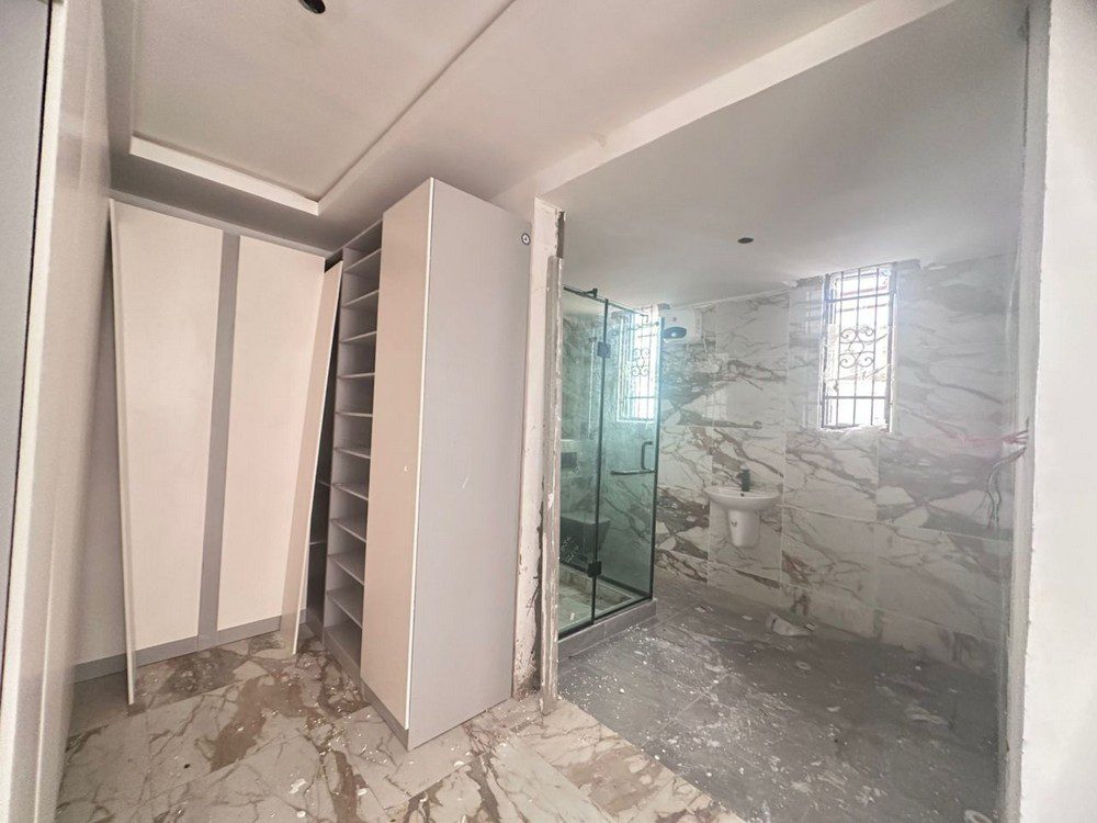 5-bedroom semi-detached house with BQ in Lakeview Park Ajah Lagos